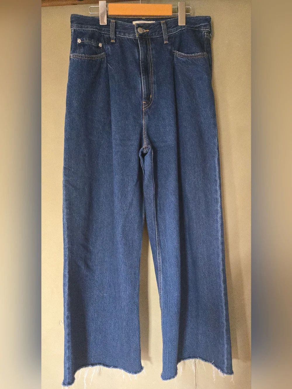 VINTAGE! Levi's | High-Waist Wide Leg 'High Loose' Blue Jeans for Women, Size 29 - Picture 2 of 11
